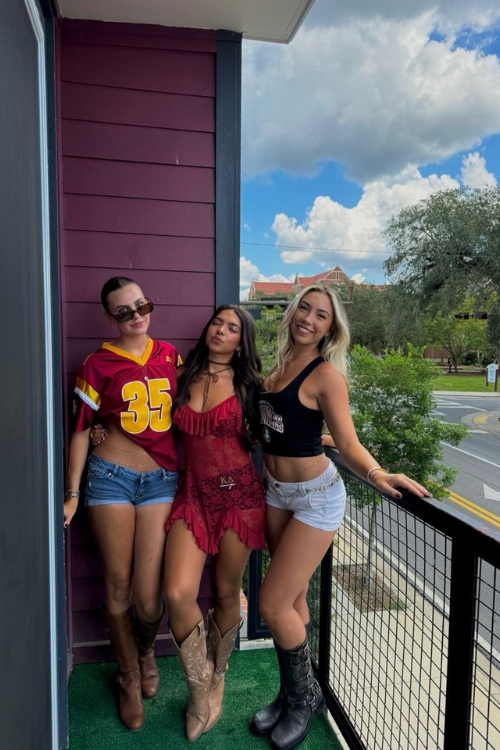 44 Envy-Worthy Game Day Outfits to Have You Lookin’ Like the MVP! 44 Envy-Worthy Game Day Outfits to Have You Lookin’ Like the MVP!