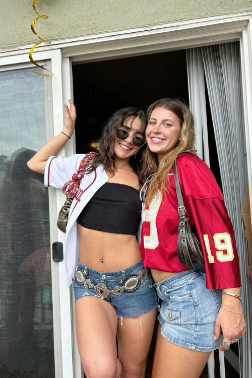 44 Envy-Worthy Game Day Outfits to Have You Lookin’ Like the MVP! 44 Envy-Worthy Game Day Outfits to Have You Lookin’ Like the MVP!