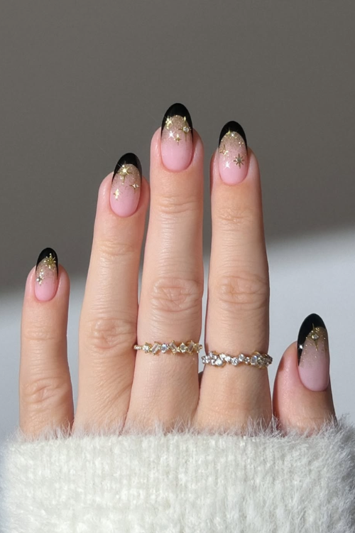 30 Holiday Nail Designs That Sparkle Harder Than the Tree 30 Holiday Nail Designs That Sparkle Harder Than the Tree