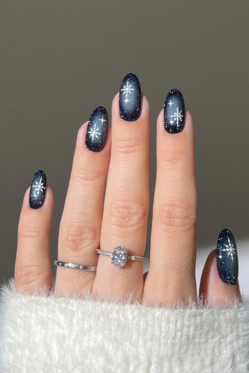 30 Holiday Nail Designs That Sparkle Harder Than the Tree 30 Holiday Nail Designs That Sparkle Harder Than the Tree
