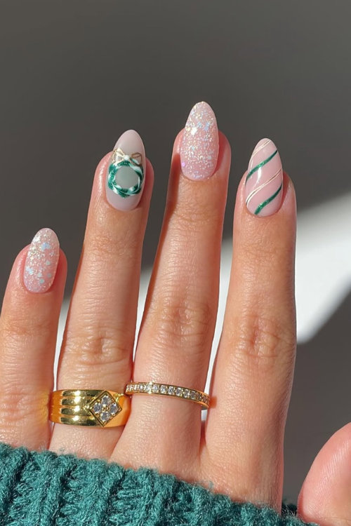 21 Simple Christmas Nails for Girls Who Like Pretty Without the Drama 21 Simple Christmas Nails for Girls Who Like Pretty Without the Drama