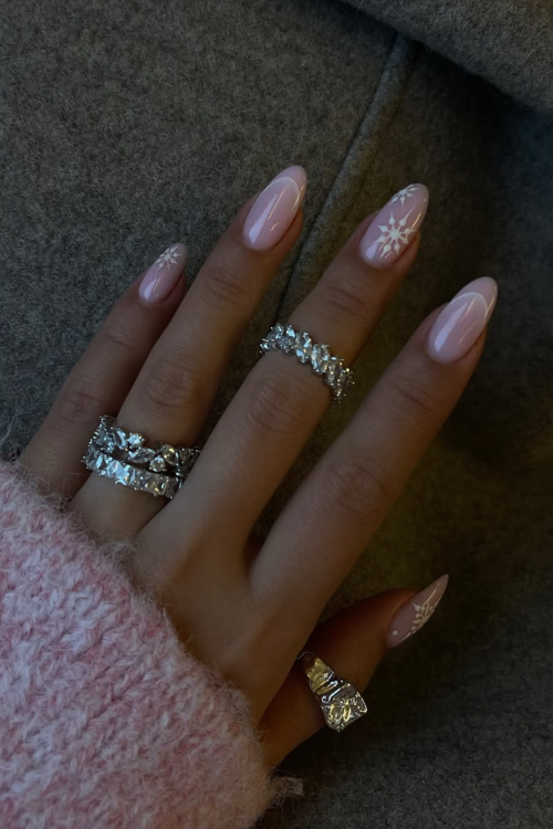 21 Simple Christmas Nails for Girls Who Like Pretty Without the Drama 21 Simple Christmas Nails for Girls Who Like Pretty Without the Drama