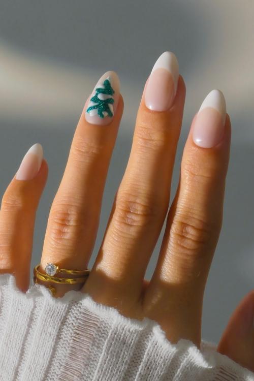 21 Simple Christmas Nails for Girls Who Like Pretty Without the Drama 21 Simple Christmas Nails for Girls Who Like Pretty Without the Drama