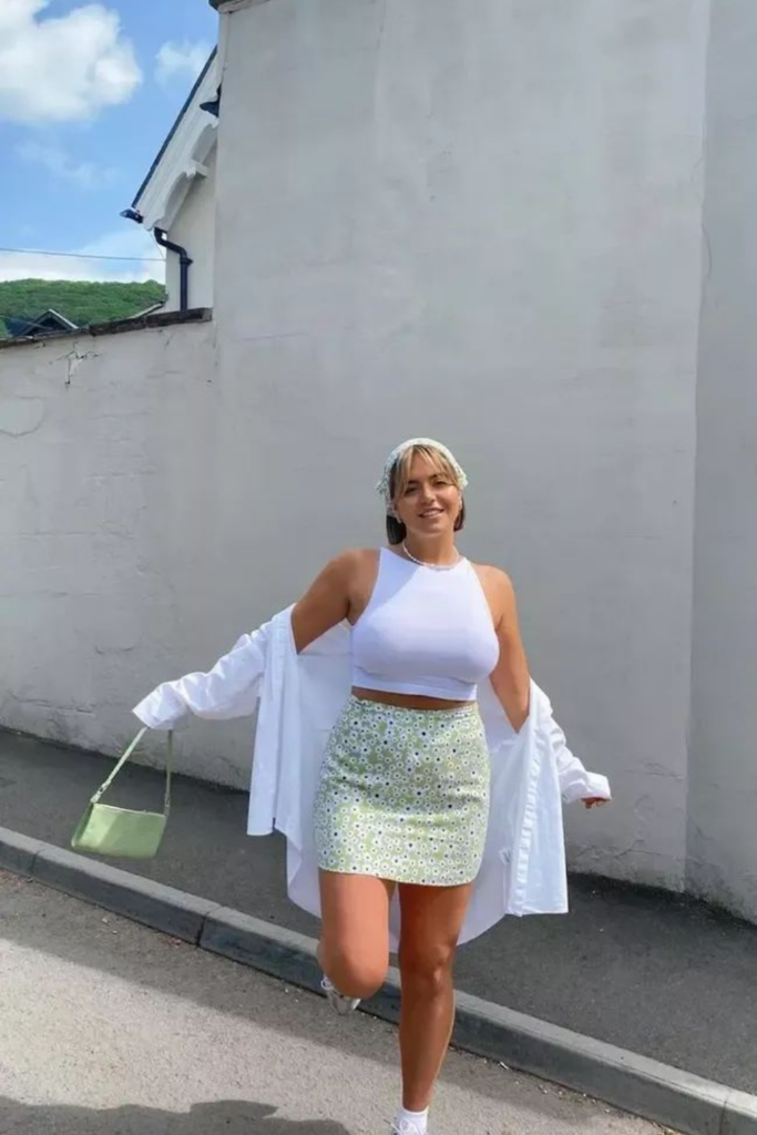 What to Wear If You Have Big Arms (Without Hiding Under Baggy Clothes) What to Wear If You Have Big Arms (Without Hiding Under Baggy Clothes)