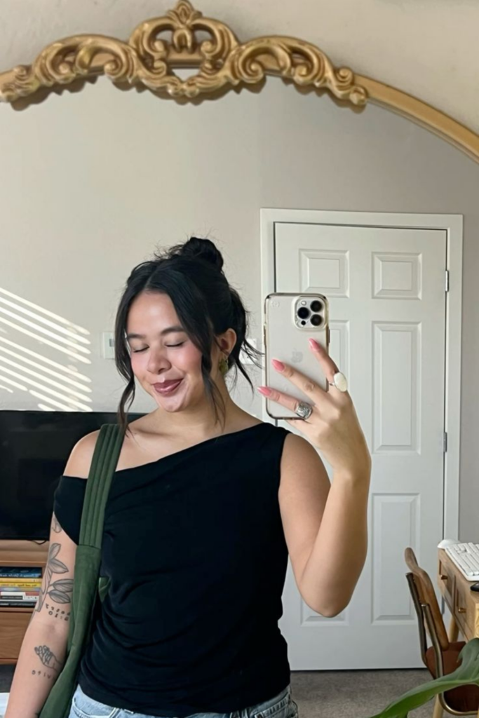 What to Wear If You Have Big Arms (Without Hiding Under Baggy Clothes) What to Wear If You Have Big Arms (Without Hiding Under Baggy Clothes)