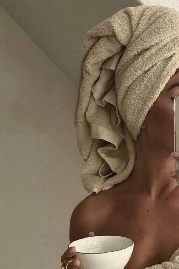 15 Perfume Hacks That Make You Smell Like Old Money (Even If You’re on a Zara Budget) 15 Perfume Hacks That Make You Smell Like Old Money (Even If You’re on a Zara Budget)