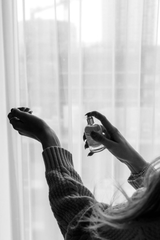 15 Perfume Hacks That Make You Smell Like Old Money (Even If You’re on a Zara Budget) 15 Perfume Hacks That Make You Smell Like Old Money (Even If You’re on a Zara Budget)