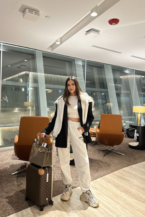 32 Comfy Airport Outfits That Are As Cute As They Are Cozy 32 Comfy Airport Outfits That Are As Cute As They Are Cozy