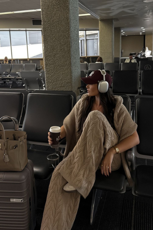 32 Comfy Airport Outfits That Are As Cute As They Are Cozy 32 Comfy Airport Outfits That Are As Cute As They Are Cozy