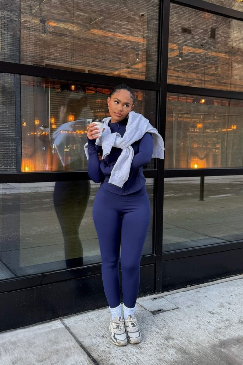 15 Chic Blue Leggings Outfits That Prove Color Is the New Neutral 15 Chic Blue Leggings Outfits That Prove Color Is the New Neutral