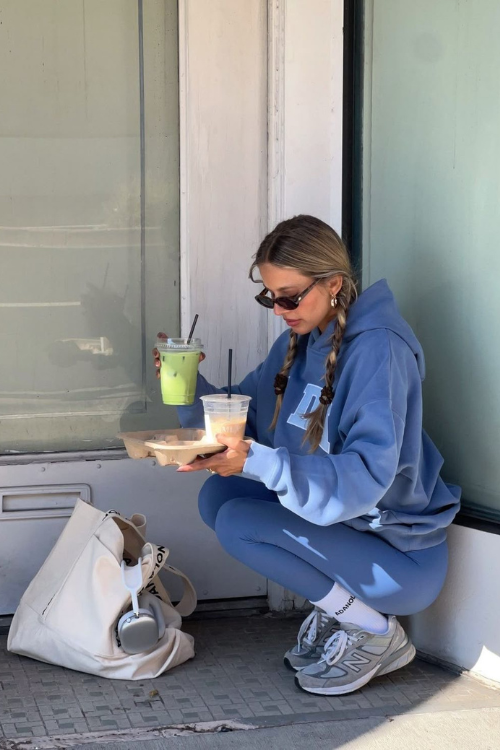 15 Chic Blue Leggings Outfits That Prove Color Is the New Neutral 15 Chic Blue Leggings Outfits That Prove Color Is the New Neutral