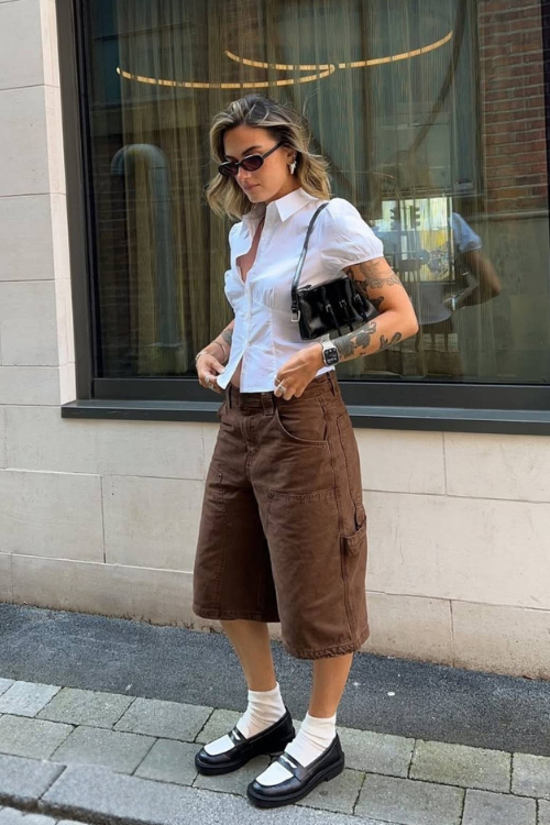 The 23 Brown Shorts Outfits That Take You From Coffee Runs to Cocktails The 23 Brown Shorts Outfits That Take You From Coffee Runs to Cocktails
