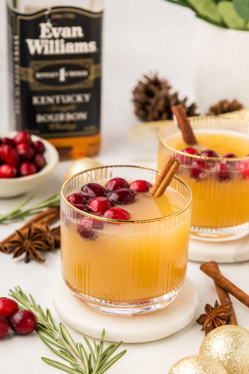 The 24 Christmas Cocktails That Instantly Turn You Into the Hostess of the Year