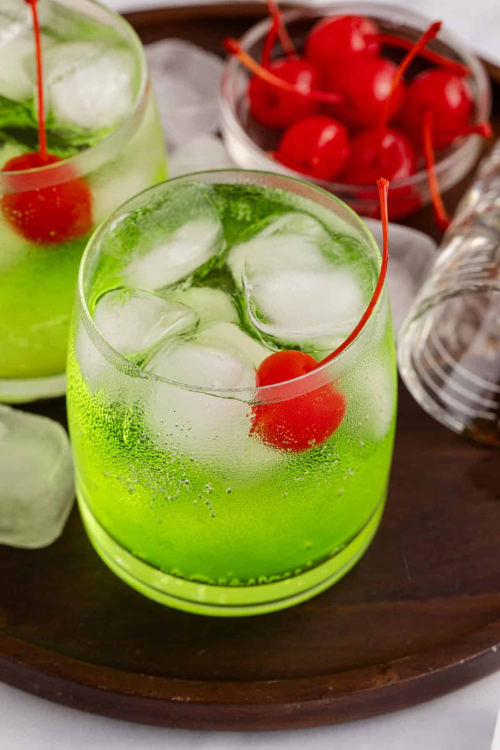 The 24 Christmas Cocktails That Instantly Turn You Into the Hostess of the Year