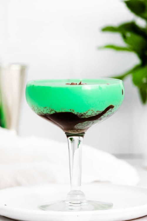 The 24 Christmas Cocktails That Instantly Turn You Into the Hostess of the Year
