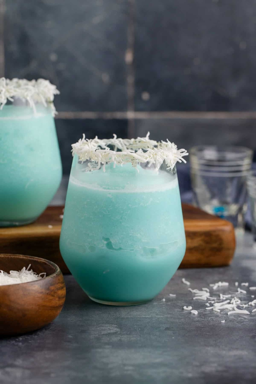 The 24 Christmas Cocktails That Instantly Turn You Into the Hostess of the Year