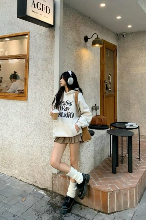 15 Hoodie and Skirt Outfits So Cute You’ll Want to Live in Them 15 Hoodie and Skirt Outfits So Cute You’ll Want to Live in Them