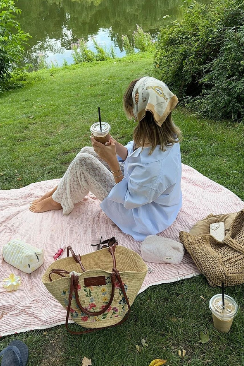 22 Cute AF Picnic Date Outfits to Make His Heart Flutter
