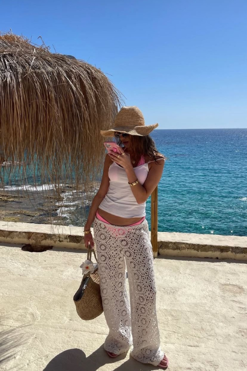 19 Chic Pool Party Outfits That’ll Make You the Best-Dressed by the Water 19 Chic Pool Party Outfits That’ll Make You the Best-Dressed by the Water