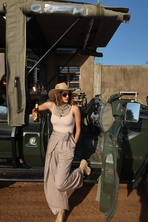 What to Wear to Safari to Look Wildly Chic & Make Everyone Go Heart-Eyed What to Wear to Safari to Look Wildly Chic & Make Everyone Go Heart-Eyed