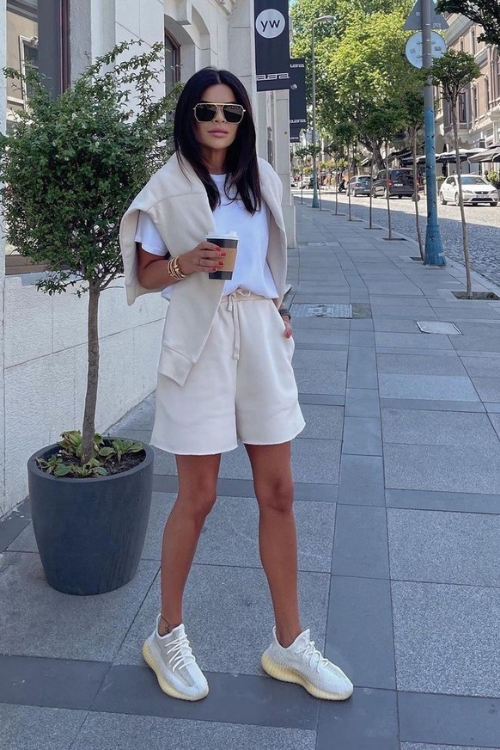 13 Soccer Mom Outfits That Make You the Hottest on the Sidelines 13 Soccer Mom Outfits That Make You the Hottest on the Sidelines