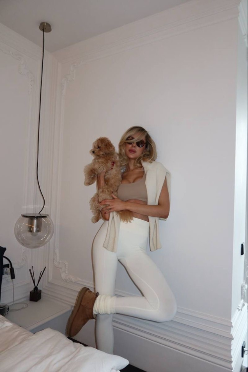 19 White Leggings Outfits That Make Casual Look Effortlessly Expensive 19 White Leggings Outfits That Make Casual Look Effortlessly Expensive