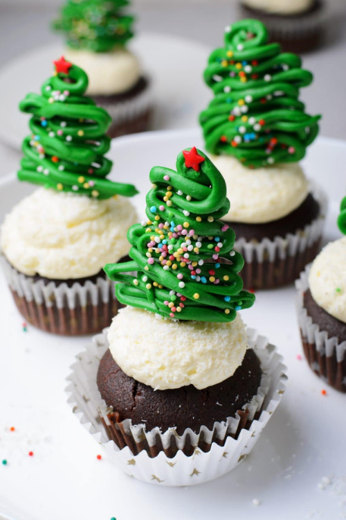 23 Festive Christmas Desserts Everyone Will Beg You to Make Again 23 Festive Christmas Desserts Everyone Will Beg You to Make Again