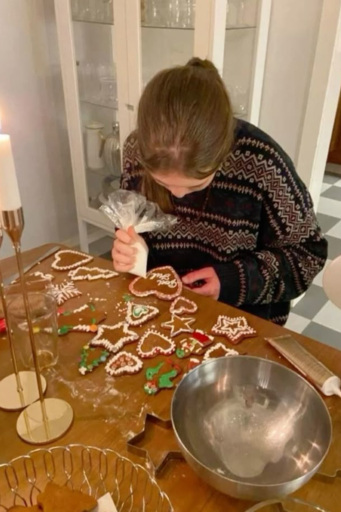 23 Cute Christmas Traditions That Make the Season Feel Straight Out of a Movie 23 Cute Christmas Traditions That Make the Season Feel Straight Out of a Movie