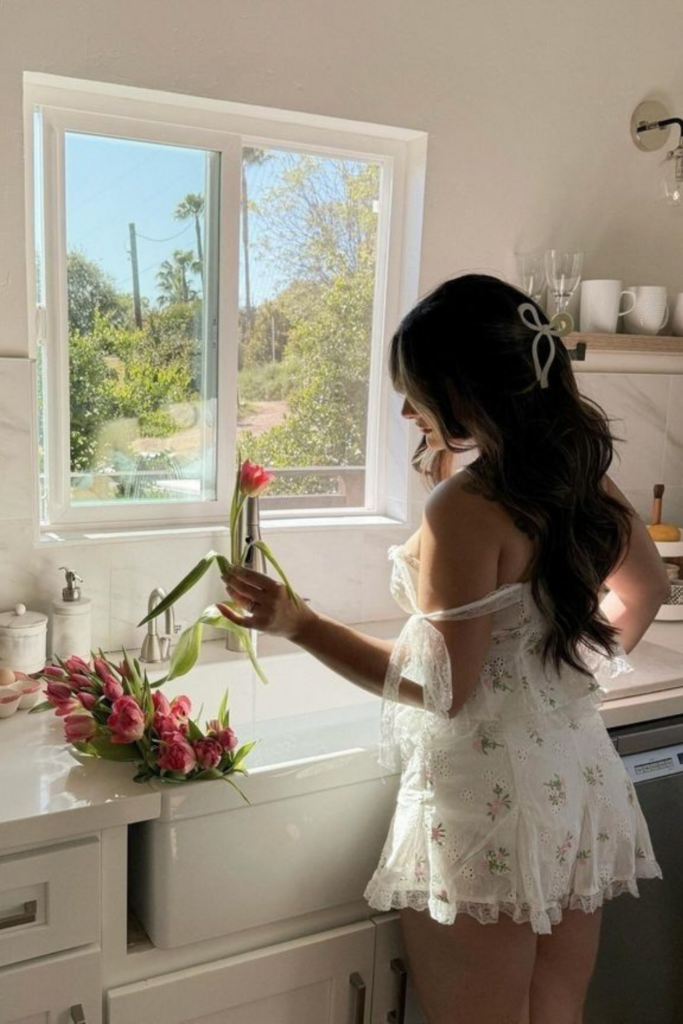 24 Feminine Habits That Make You Instantly More Attractive 24 Feminine Habits That Make You Instantly More Attractive