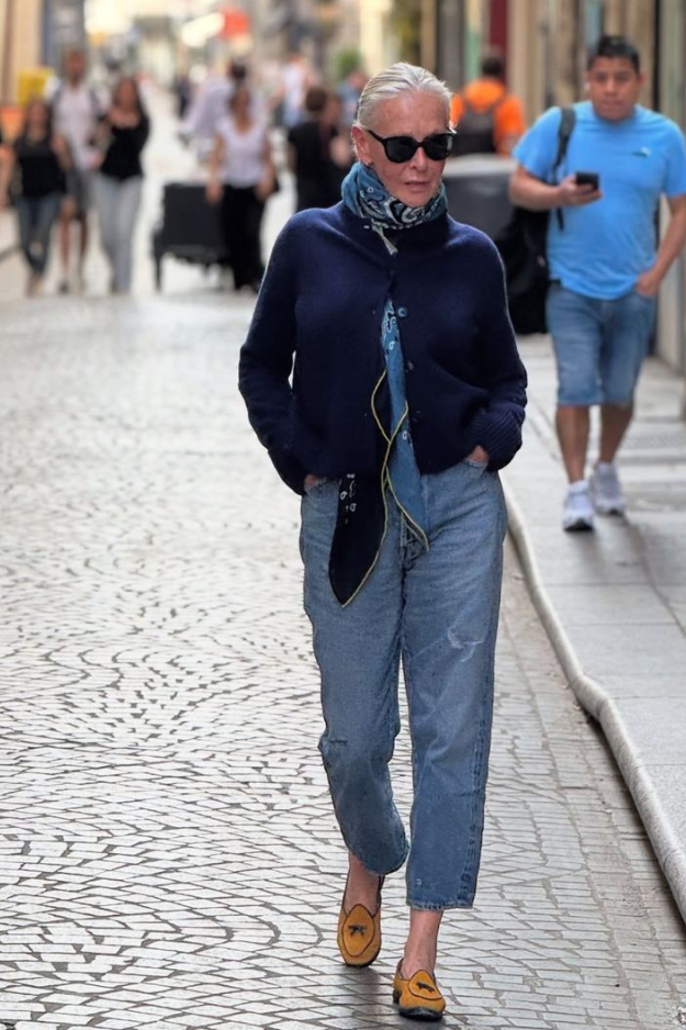 How to Dress Over 60 Without Looking Boring or Outdated How to Dress Over 60 Without Looking Boring or Outdated