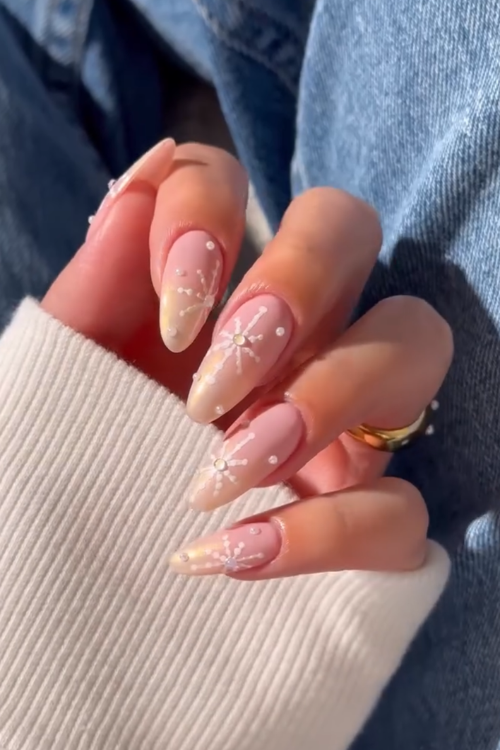 43 White Christmas Nails That Are So Gorgeous, You'd Want Them All!