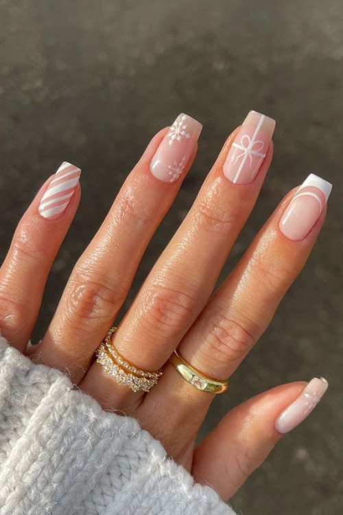 43 White Christmas Nails That Are So Gorgeous, You'd Want Them All!