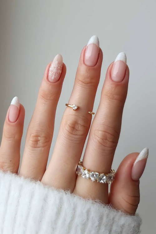 43 White Christmas Nails That Are So Gorgeous, You'd Want Them All!