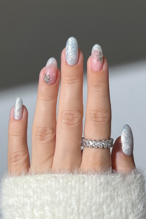 43 White Christmas Nails That Are So Gorgeous, You'd Want Them All!