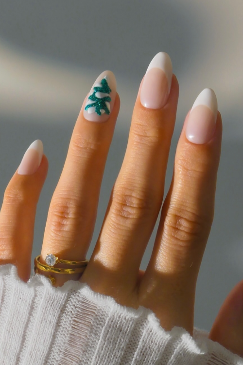 43 White Christmas Nails That Are So Gorgeous, You'd Want Them All!