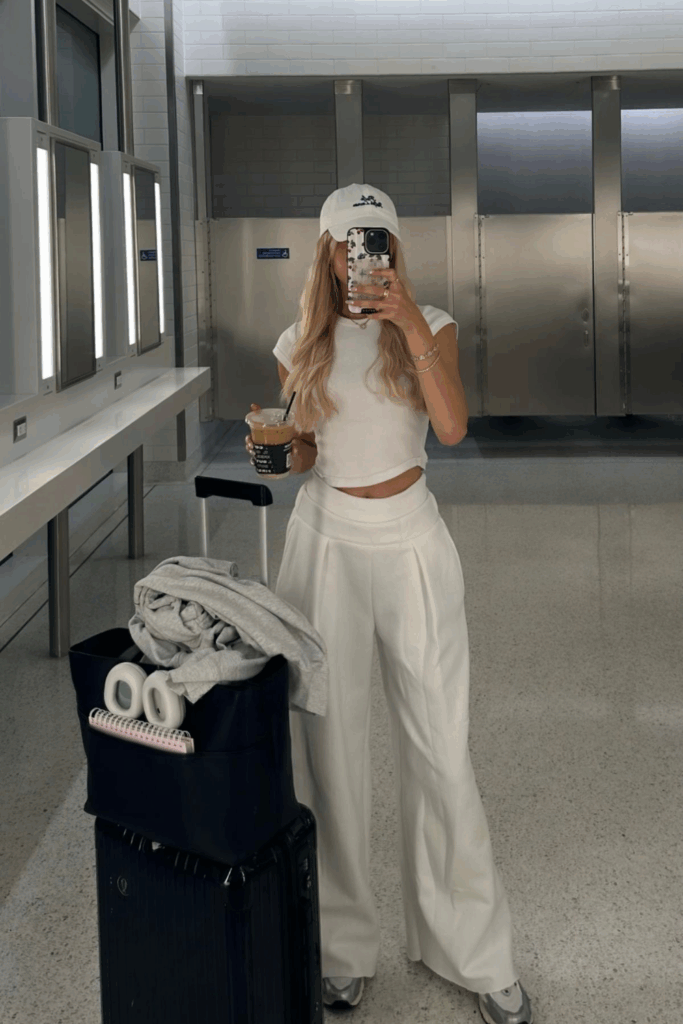 How to Look Effortlessly Expensive at the Airport (Without Designer Everything) How to Look Effortlessly Expensive at the Airport (Without Designer Everything)