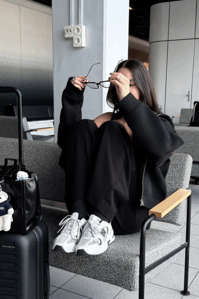 How to Look Effortlessly Expensive at the Airport (Without Designer Everything) How to Look Effortlessly Expensive at the Airport (Without Designer Everything)