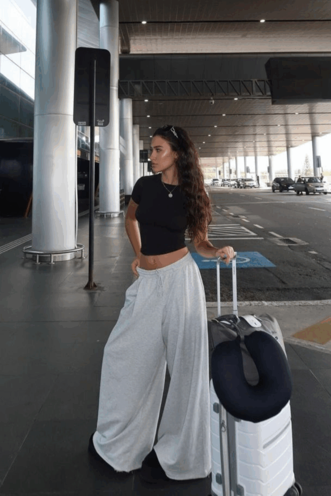 How to Look Effortlessly Expensive at the Airport (Without Designer Everything) How to Look Effortlessly Expensive at the Airport (Without Designer Everything)