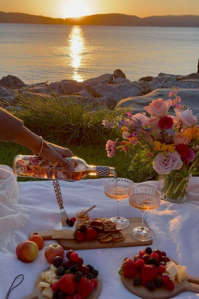 20 Picnic Date Ideas That Feel Straight Out of a Summer Romance Novel 20 Picnic Date Ideas That Feel Straight Out of a Summer Romance Novel