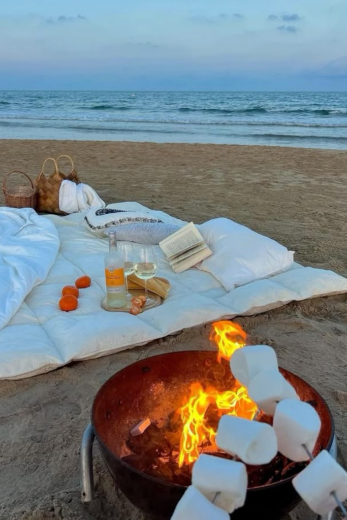 20 Picnic Date Ideas That Feel Straight Out of a Summer Romance Novel 20 Picnic Date Ideas That Feel Straight Out of a Summer Romance Novel