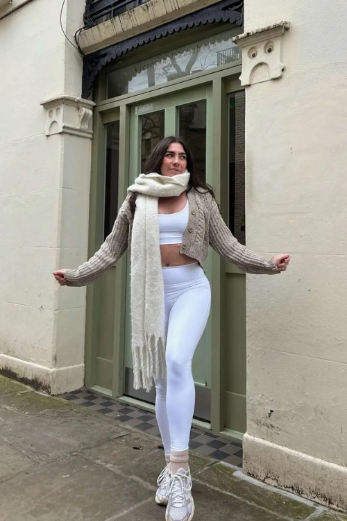 19 White Leggings Outfits That Make Casual Look Effortlessly Expensive 19 White Leggings Outfits That Make Casual Look Effortlessly Expensive
