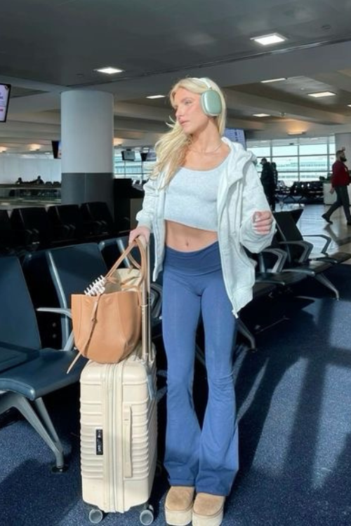 32 Comfy Airport Outfits That Are As Cute As They Are Cozy 32 Comfy Airport Outfits That Are As Cute As They Are Cozy