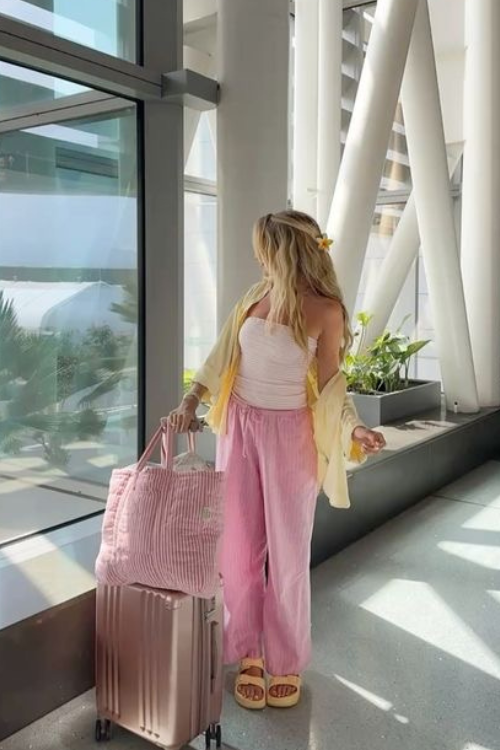 32 Comfy Airport Outfits That Are As Cute As They Are Cozy 32 Comfy Airport Outfits That Are As Cute As They Are Cozy