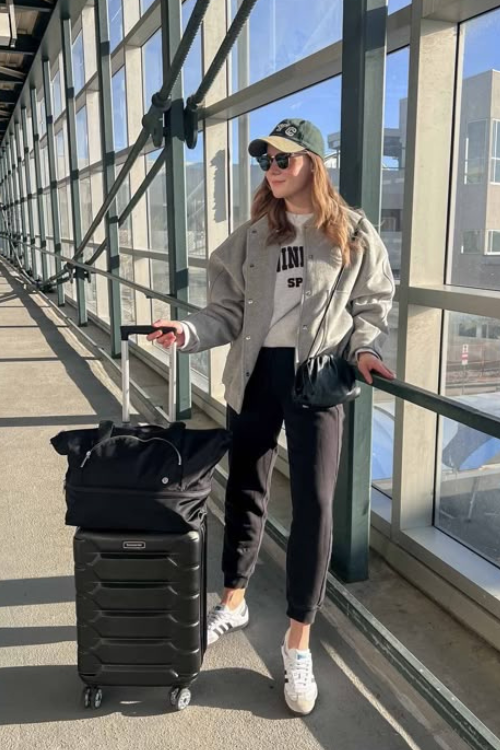 32 Comfy Airport Outfits That Are As Cute As They Are Cozy 32 Comfy Airport Outfits That Are As Cute As They Are Cozy