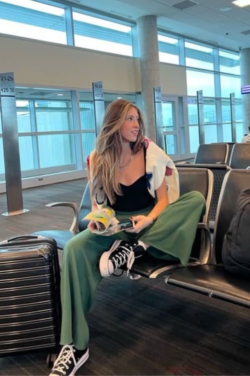 32 Comfy Airport Outfits That Are As Cute As They Are Cozy 32 Comfy Airport Outfits That Are As Cute As They Are Cozy