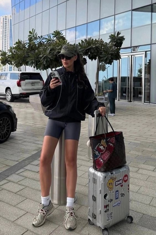 32 Comfy Airport Outfits That Are As Cute As They Are Cozy 32 Comfy Airport Outfits That Are As Cute As They Are Cozy