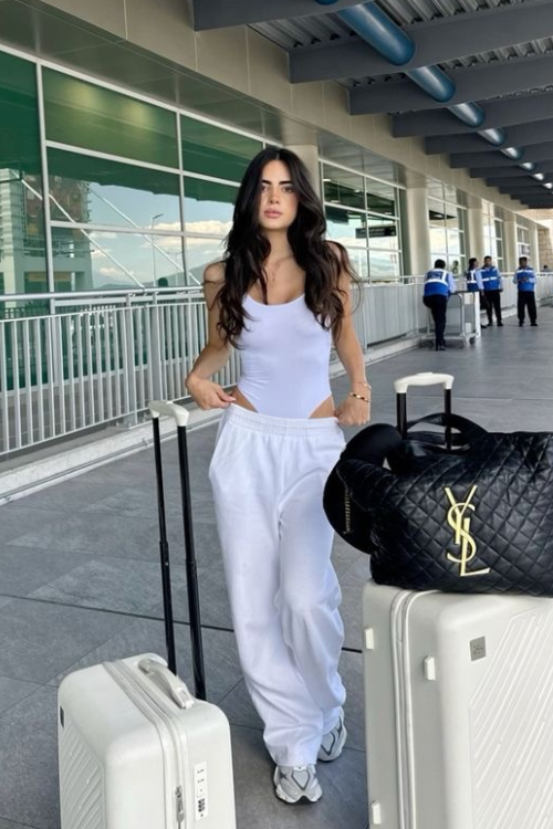 32 Comfy Airport Outfits That Are As Cute As They Are Cozy 32 Comfy Airport Outfits That Are As Cute As They Are Cozy