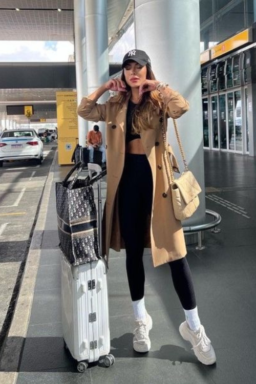 32 Comfy Airport Outfits That Are As Cute As They Are Cozy 32 Comfy Airport Outfits That Are As Cute As They Are Cozy