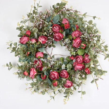 The 19 Christmas Wreaths Everyone’s Obsessed With This Holiday Season The 19 Christmas Wreaths Everyone’s Obsessed With This Holiday Season