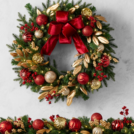 The 19 Christmas Wreaths Everyone’s Obsessed With This Holiday Season The 19 Christmas Wreaths Everyone’s Obsessed With This Holiday Season